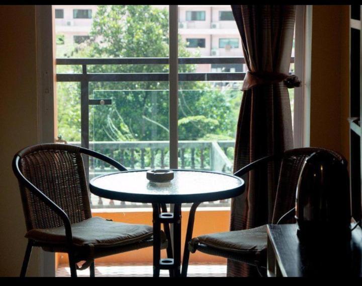 Lucky Inn Residency パッタヤー 部屋 写真